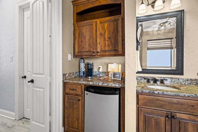 155 Ashbriar Lane, Longview, TX 75605