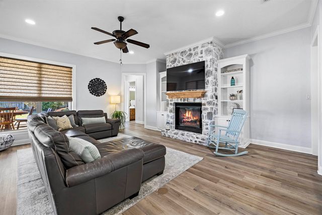 155 Ashbriar Lane, Longview, TX 75605