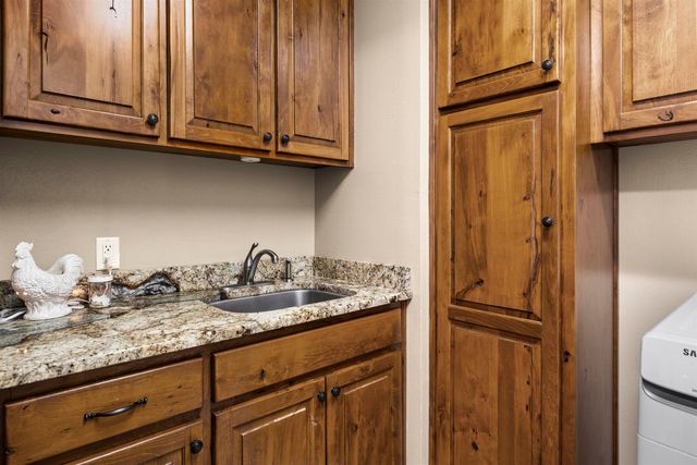 155 Ashbriar Lane, Longview, TX 75605