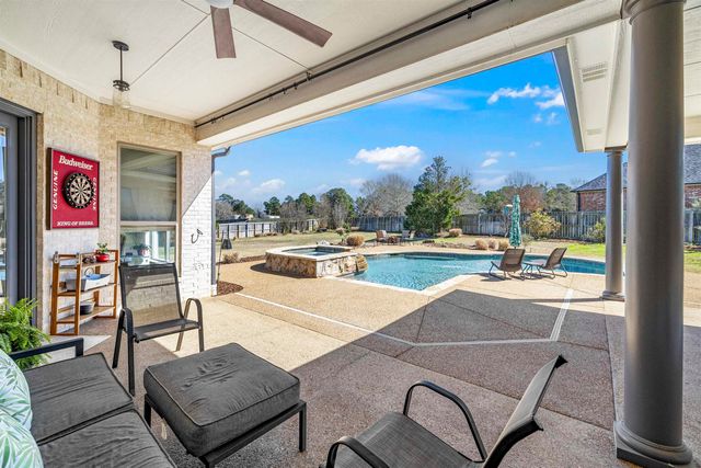 155 Ashbriar Lane, Longview, TX 75605