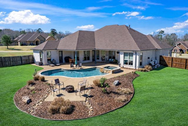 155 Ashbriar Lane, Longview, TX 75605