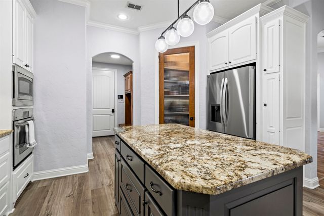 155 Ashbriar Lane, Longview, TX 75605