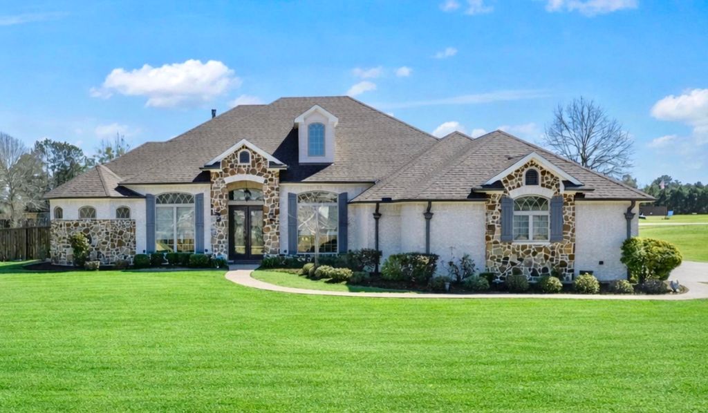 155 Ashbriar Lane, Longview, TX 75605