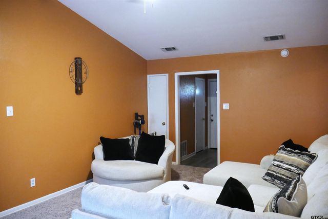 7239 Greenbriar Rd, Tyler, TX 75704