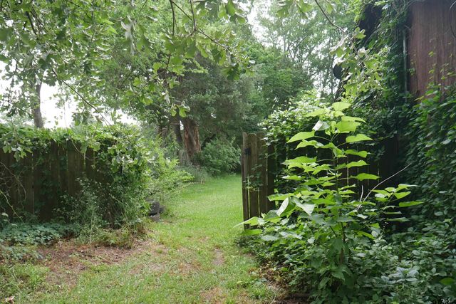 7239 Greenbriar Rd, Tyler, TX 75704