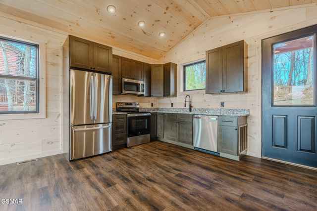 1829 Fantasy Way, Sevierville, TN 37876