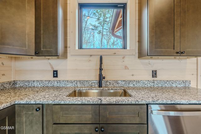 1829 Fantasy Way, Sevierville, TN 37876