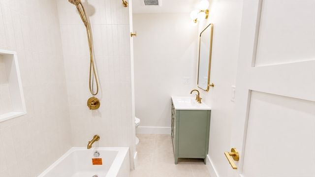 139 Sycamore St. A, Somerville, MA 02145