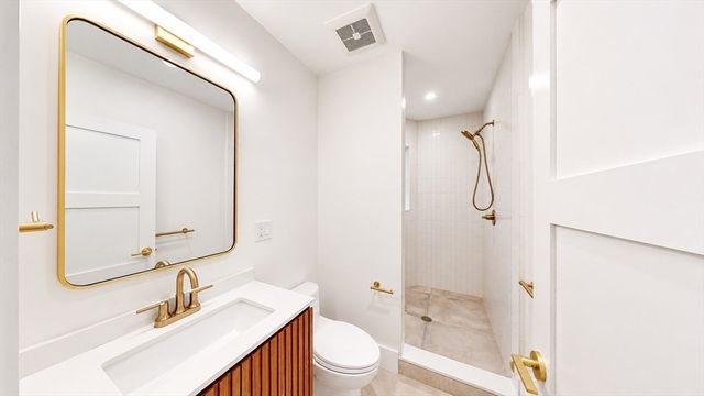 139 Sycamore St. A, Somerville, MA 02145