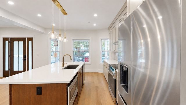 139 Sycamore St. A, Somerville, MA 02145