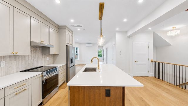 139 Sycamore St. A, Somerville, MA 02145