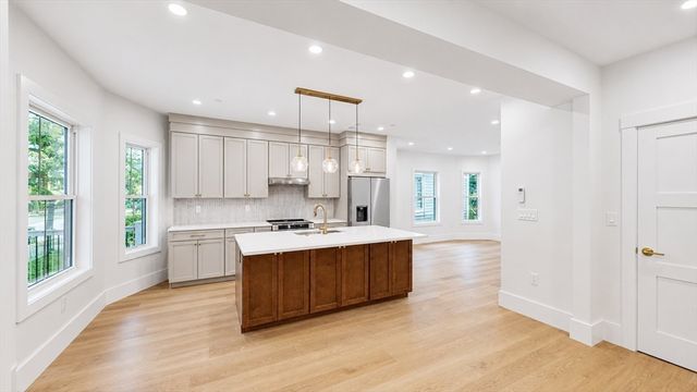 139 Sycamore St. A, Somerville, MA 02145
