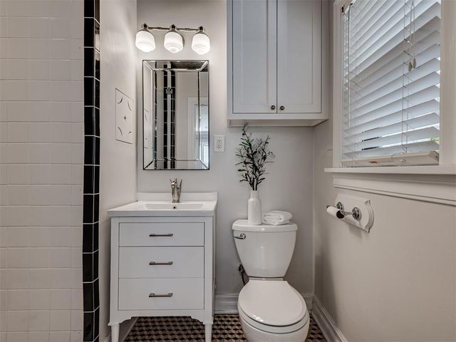 217 Edgemere Court, Oklahoma City, OK 73118