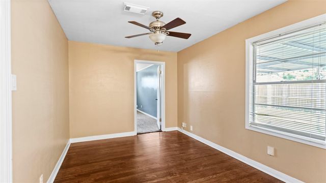 2001 14th Avenue N, Texas City, TX 77590
