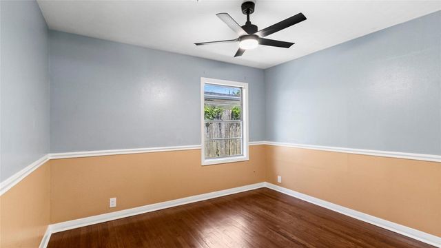 2001 14th Avenue N, Texas City, TX 77590