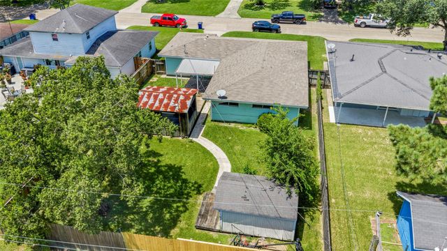2001 14th Avenue N, Texas City, TX 77590