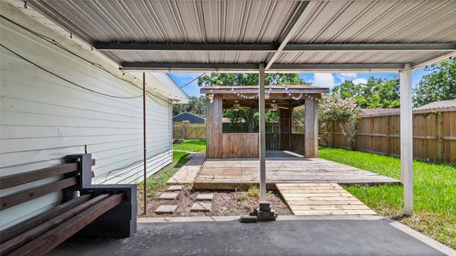 2001 14th Avenue N, Texas City, TX 77590