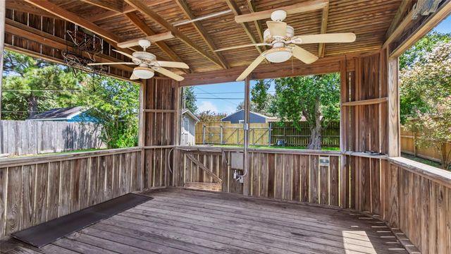 2001 14th Avenue N, Texas City, TX 77590