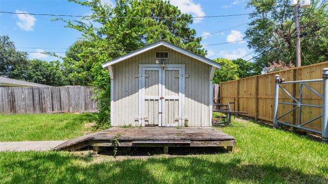 2001 14th Avenue N, Texas City, TX 77590