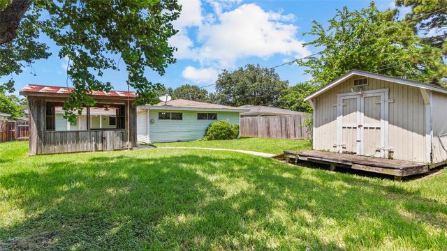 2001 14th Avenue N, Texas City, TX 77590