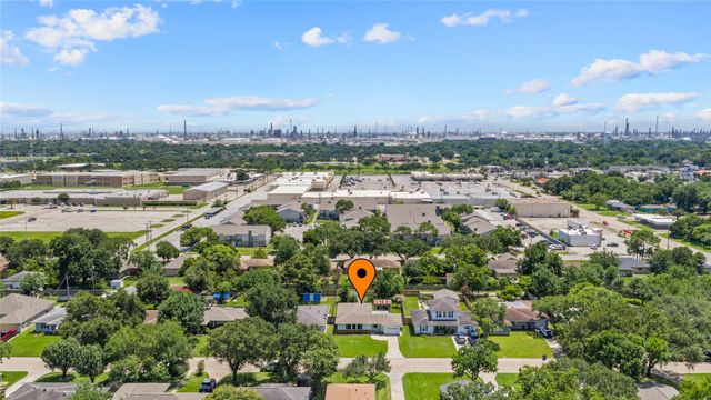 2001 14th Avenue N, Texas City, TX 77590