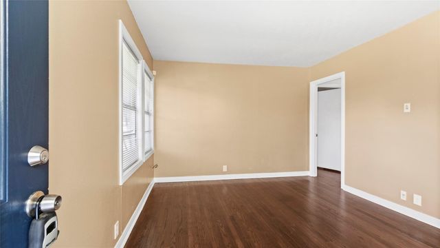 2001 14th Avenue N, Texas City, TX 77590