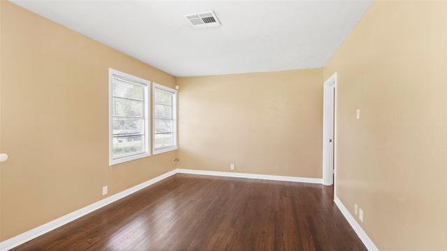 2001 14th Avenue N, Texas City, TX 77590