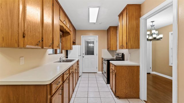 2001 14th Avenue N, Texas City, TX 77590