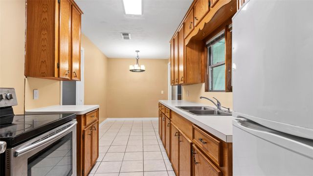 2001 14th Avenue N, Texas City, TX 77590