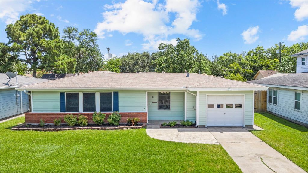 2001 14th Avenue N, Texas City, TX 77590