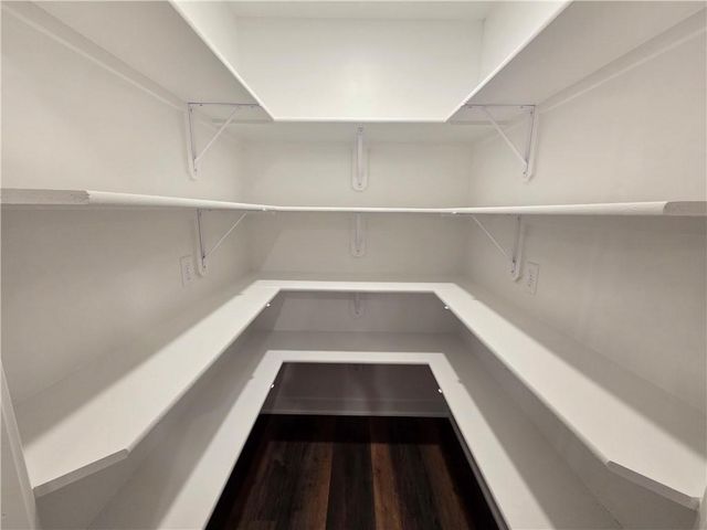 30-32 E 7th Street, Adrian, MO 64720