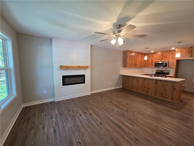 30-32 E 7th Street, Adrian, MO 64720