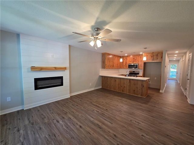 30-32 E 7th Street, Adrian, MO 64720