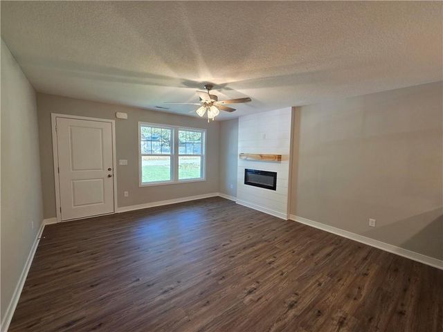 30-32 E 7th Street, Adrian, MO 64720