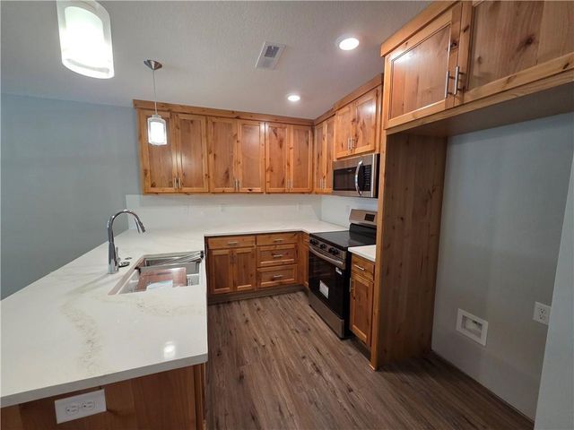 30-32 E 7th Street, Adrian, MO 64720