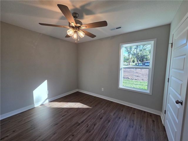 30-32 E 7th Street, Adrian, MO 64720