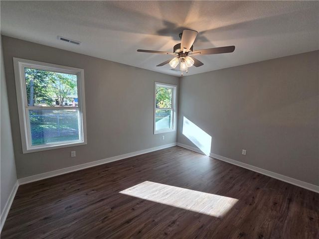 30-32 E 7th Street, Adrian, MO 64720