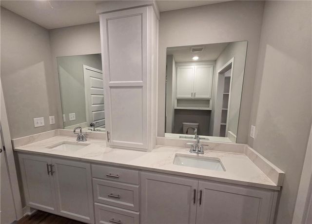 30-32 E 7th Street, Adrian, MO 64720