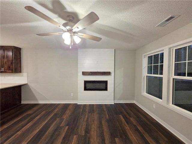 30-32 E 7th Street, Adrian, MO 64720