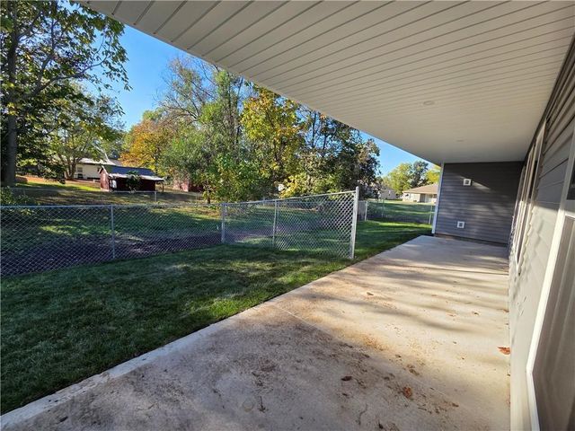 30-32 E 7th Street, Adrian, MO 64720