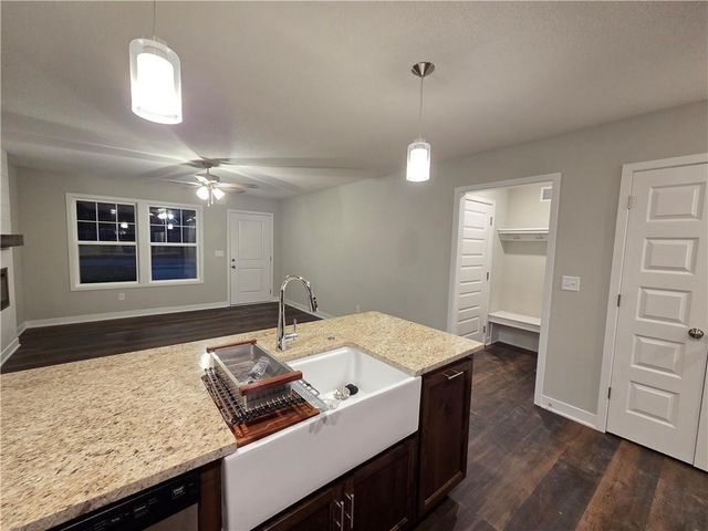 30-32 E 7th Street, Adrian, MO 64720