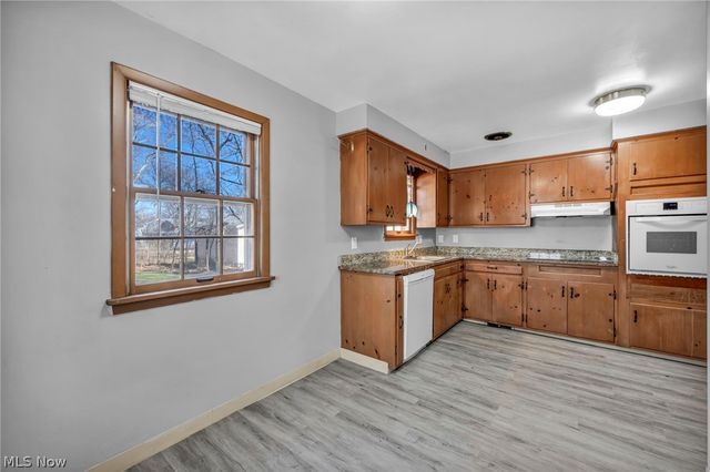 2463 Derbyshire Road, Cleveland Heights, OH 44106