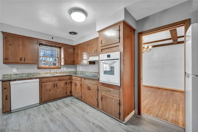 2463 Derbyshire Road, Cleveland Heights, OH 44106