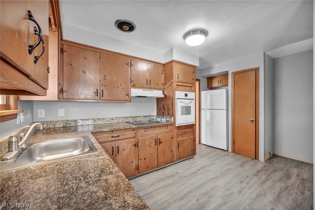 2463 Derbyshire Road, Cleveland Heights, OH 44106