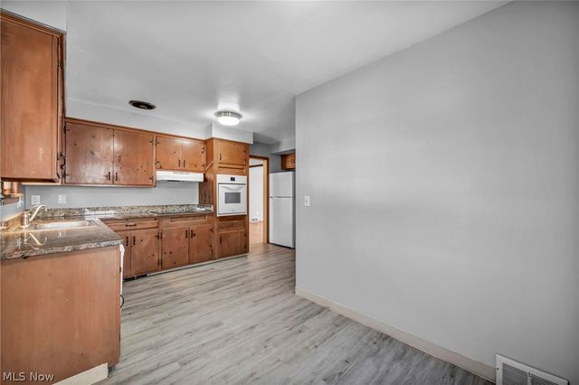 2463 Derbyshire Road, Cleveland Heights, OH 44106