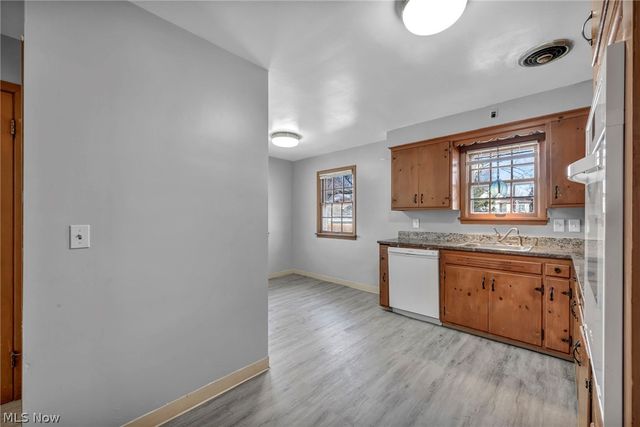 2463 Derbyshire Road, Cleveland Heights, OH 44106