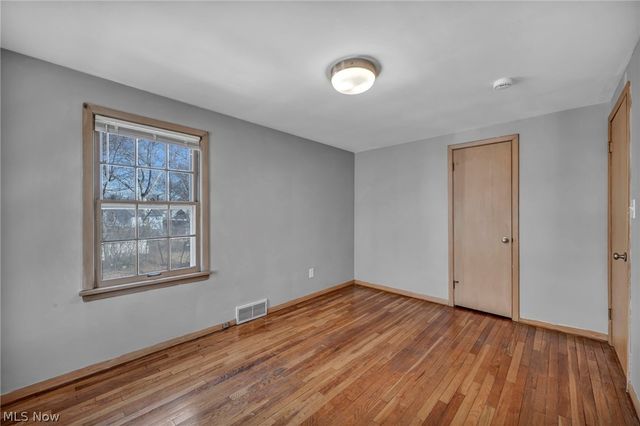 2463 Derbyshire Road, Cleveland Heights, OH 44106