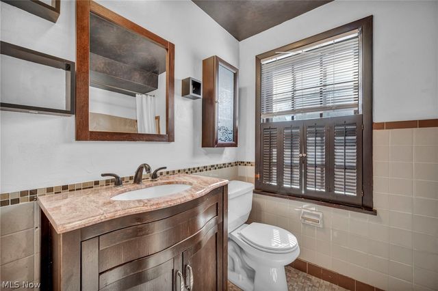 2463 Derbyshire Road, Cleveland Heights, OH 44106