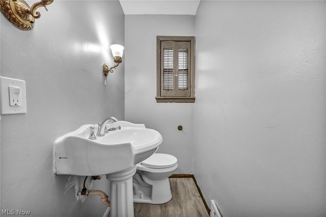 2463 Derbyshire Road, Cleveland Heights, OH 44106