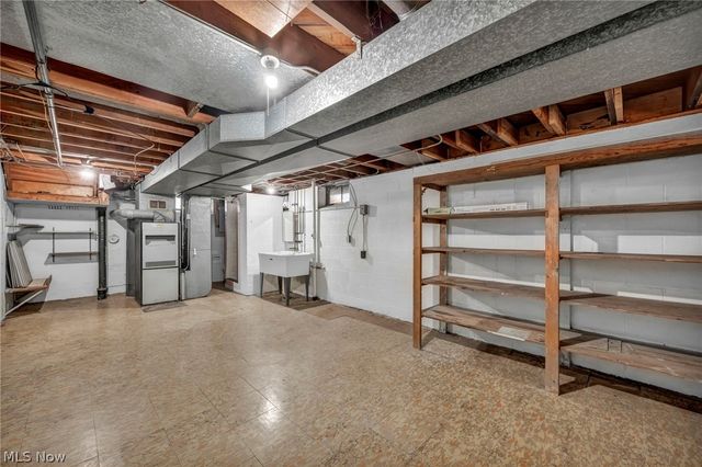 2463 Derbyshire Road, Cleveland Heights, OH 44106